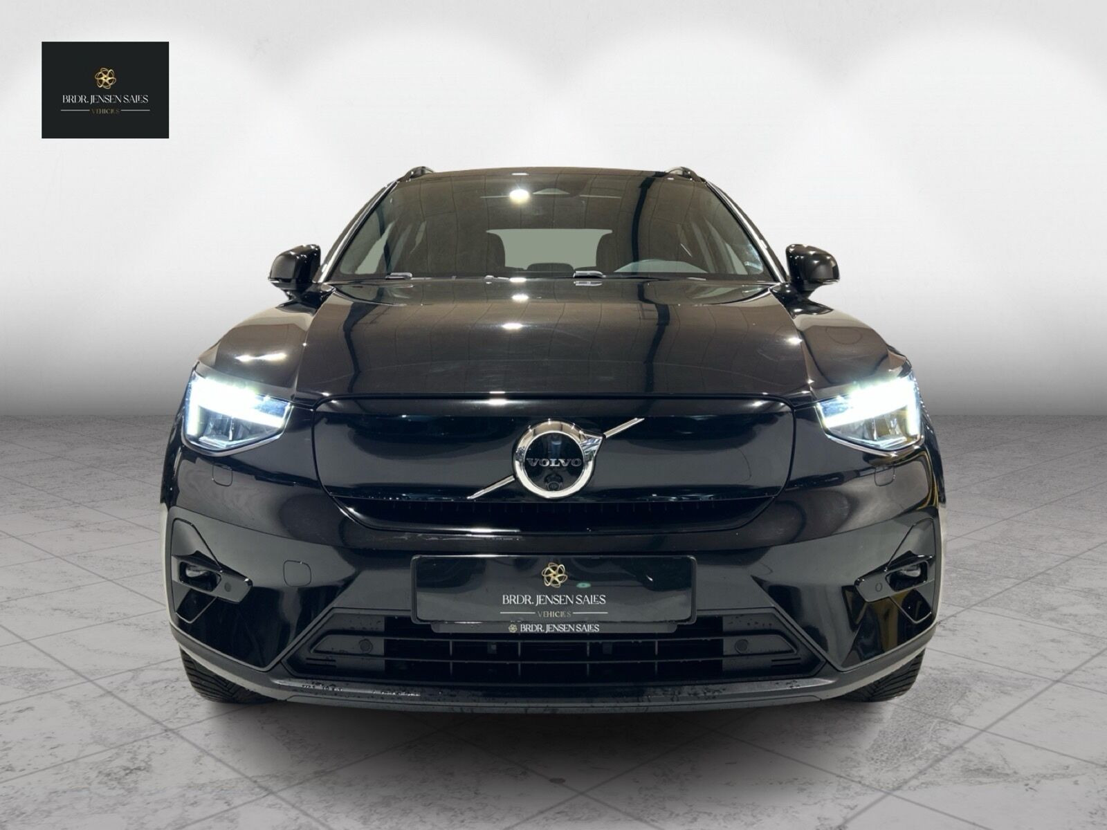 Sort Volvo XC40 fra 2023