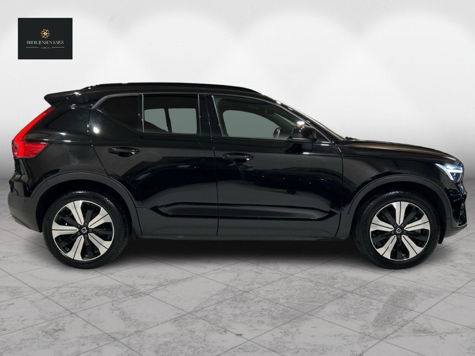 Sort Volvo XC40 fra 2023