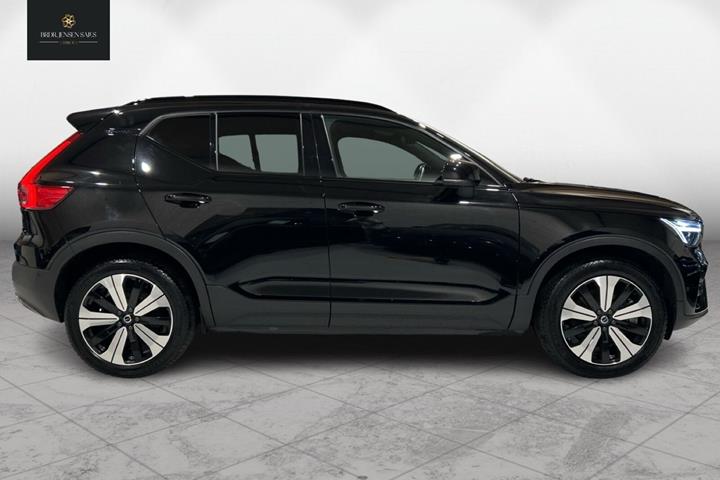 Sort Volvo XC40 fra 2023