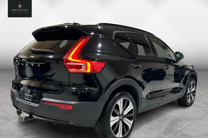 Sort Volvo XC40 fra 2023