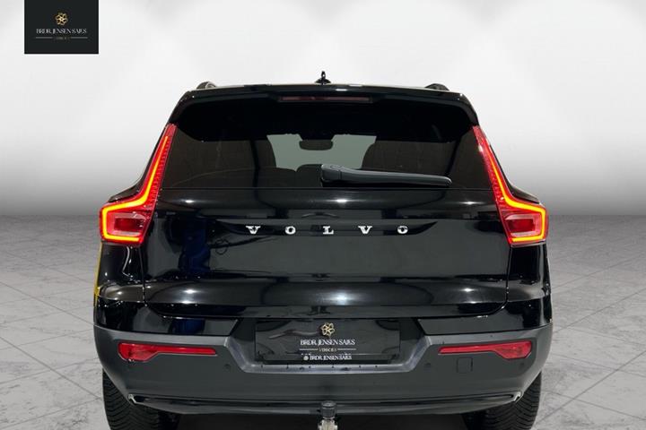 Sort Volvo XC40 fra 2023