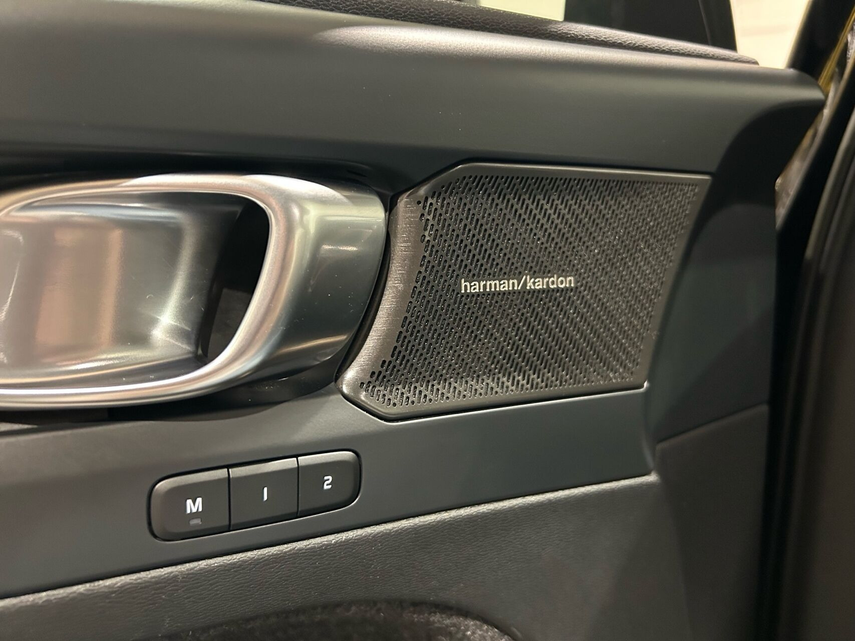 Sort Volvo XC40 fra 2023
