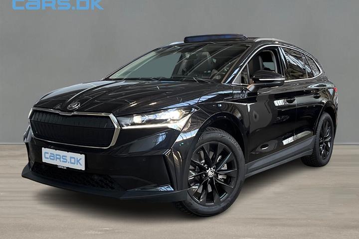 Sort Skoda Enyaq fra 2023 set udefra