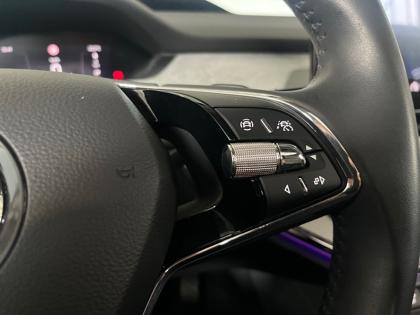 Sort Skoda Enyaq fra 2023