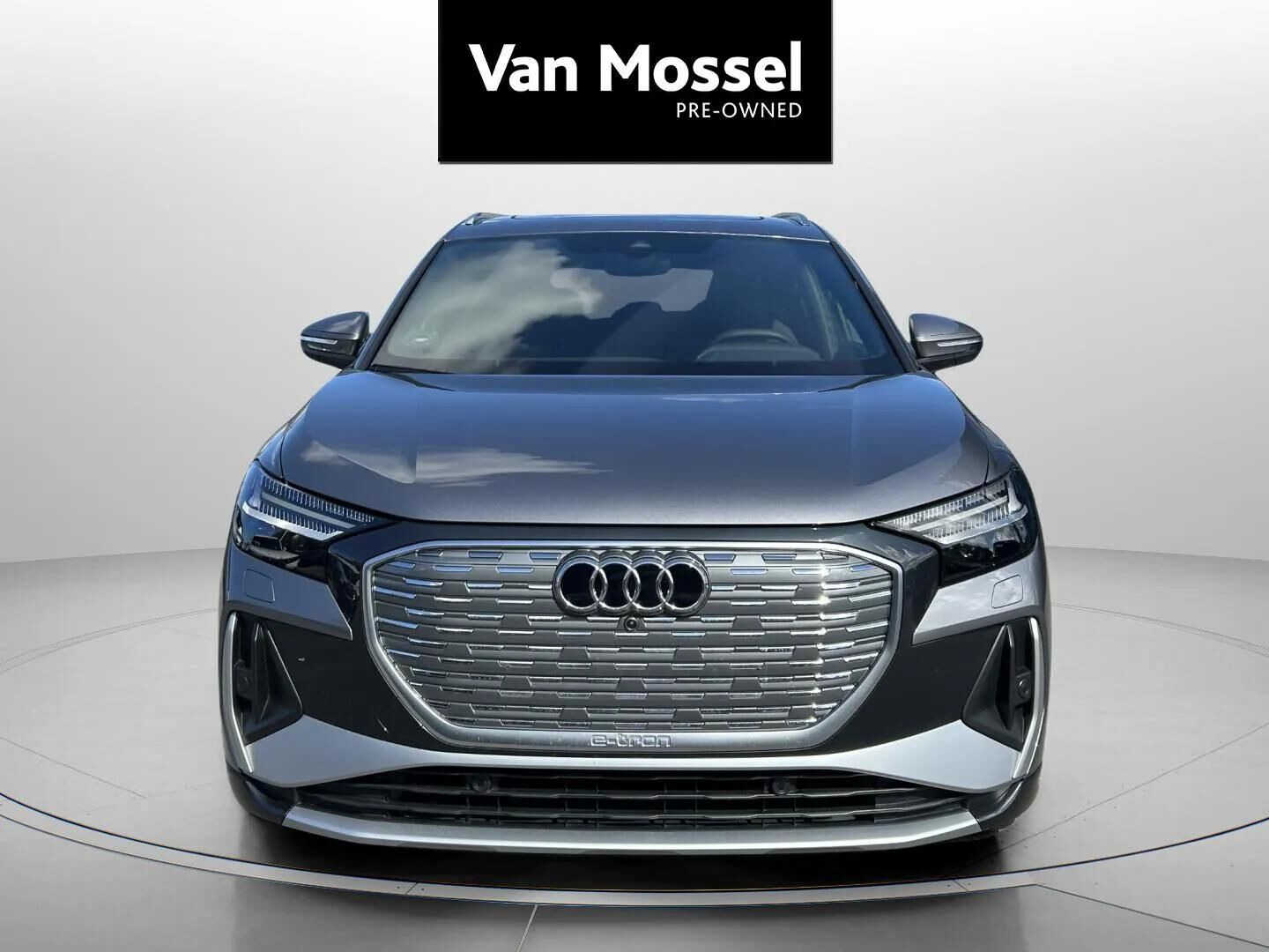Grå Audi Q4 fra 2025