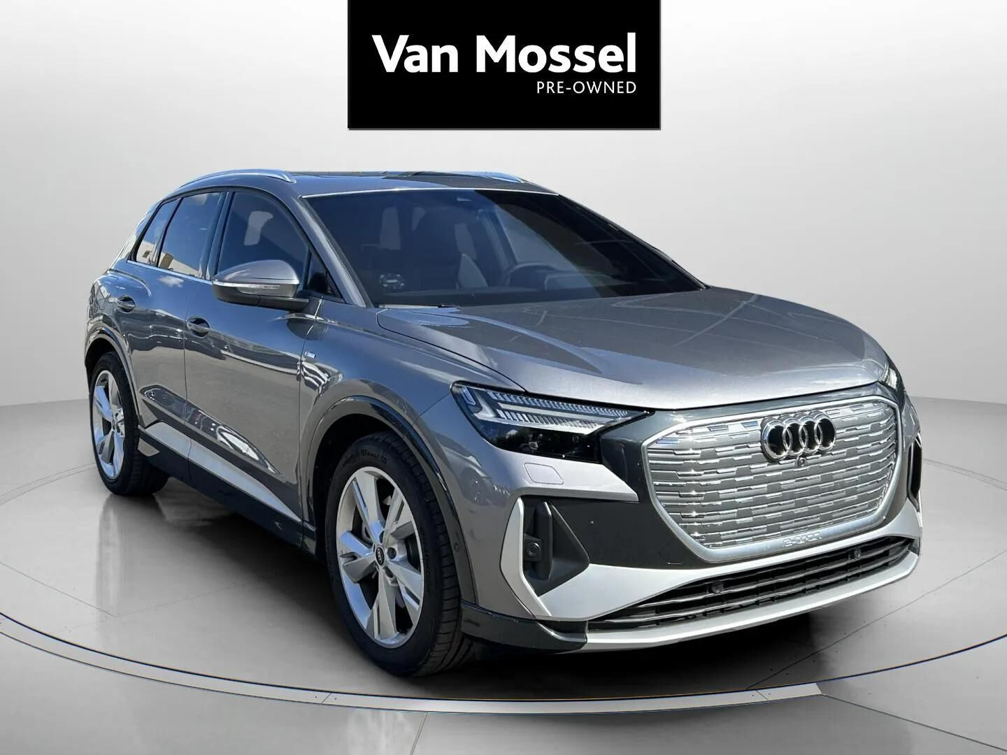 Grå Audi Q4 fra 2025