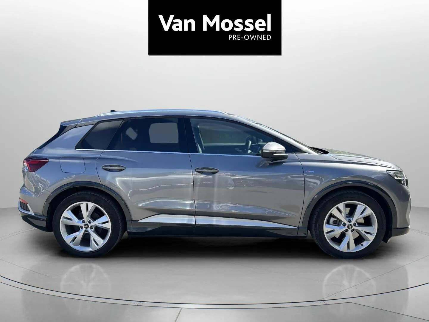 Grå Audi Q4 fra 2025
