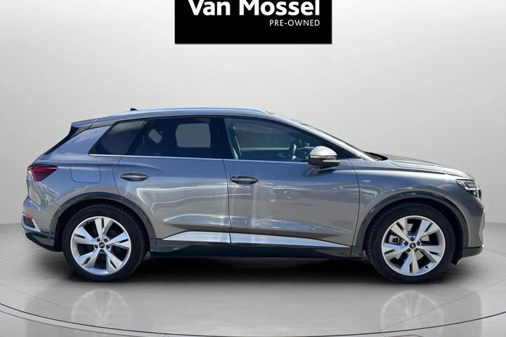 Grå Audi Q4 fra 2025