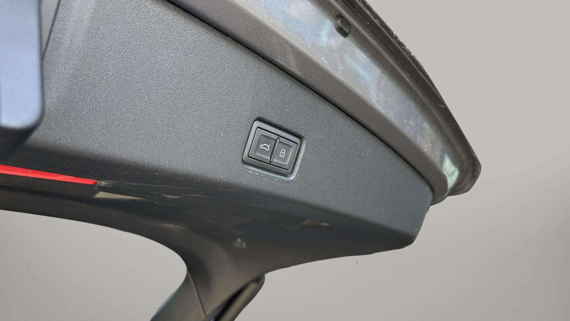 Grå Audi Q4 fra 2025