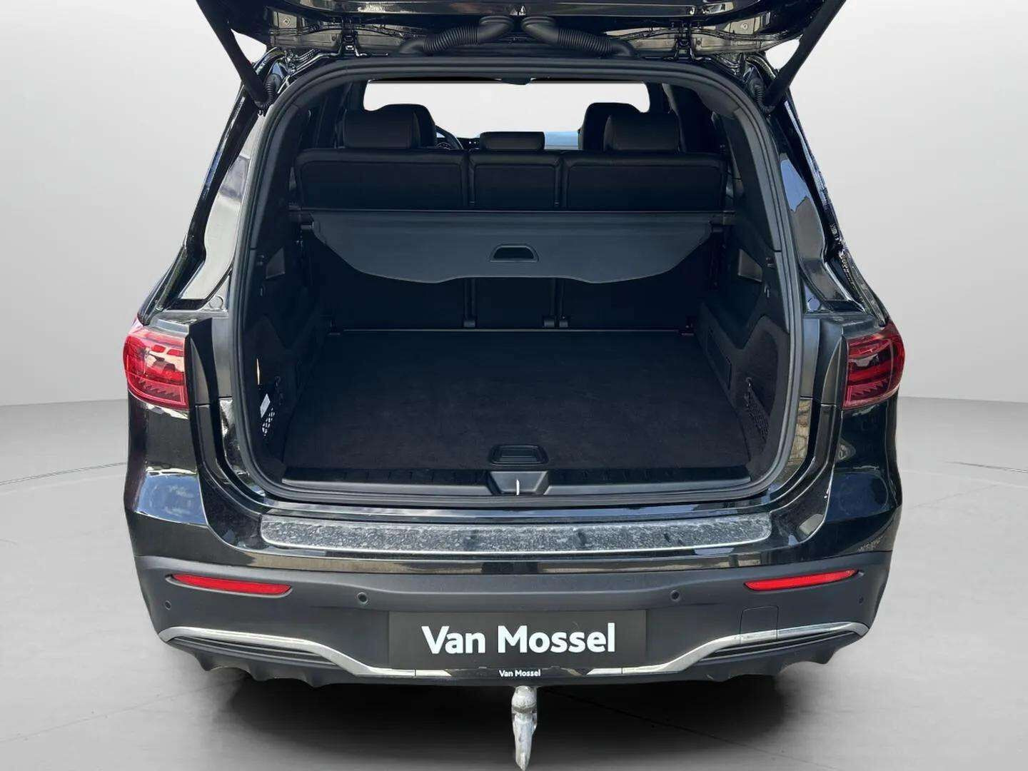 Sort Mercedes EQB 250+ fra 2025