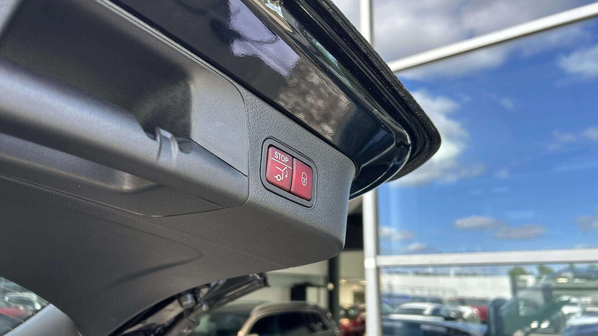 Sort Mercedes EQB 250+ fra 2025