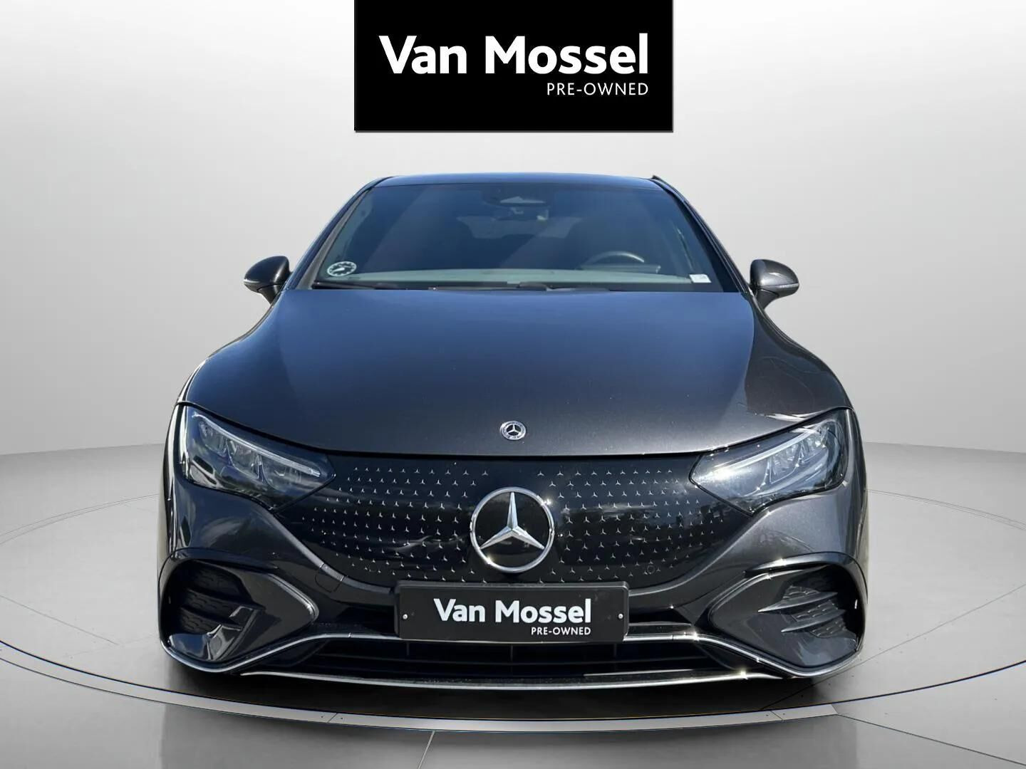 Grå Mercedes EQE 350 fra 2024