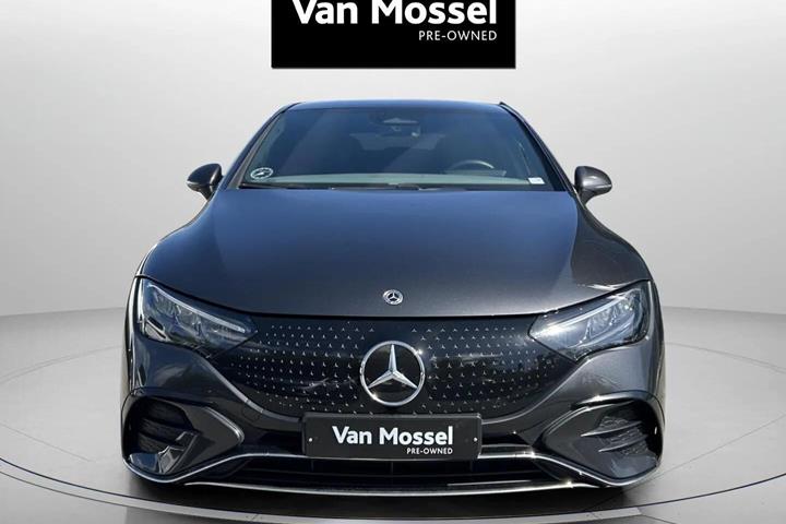 Grå Mercedes EQE 350 fra 2024
