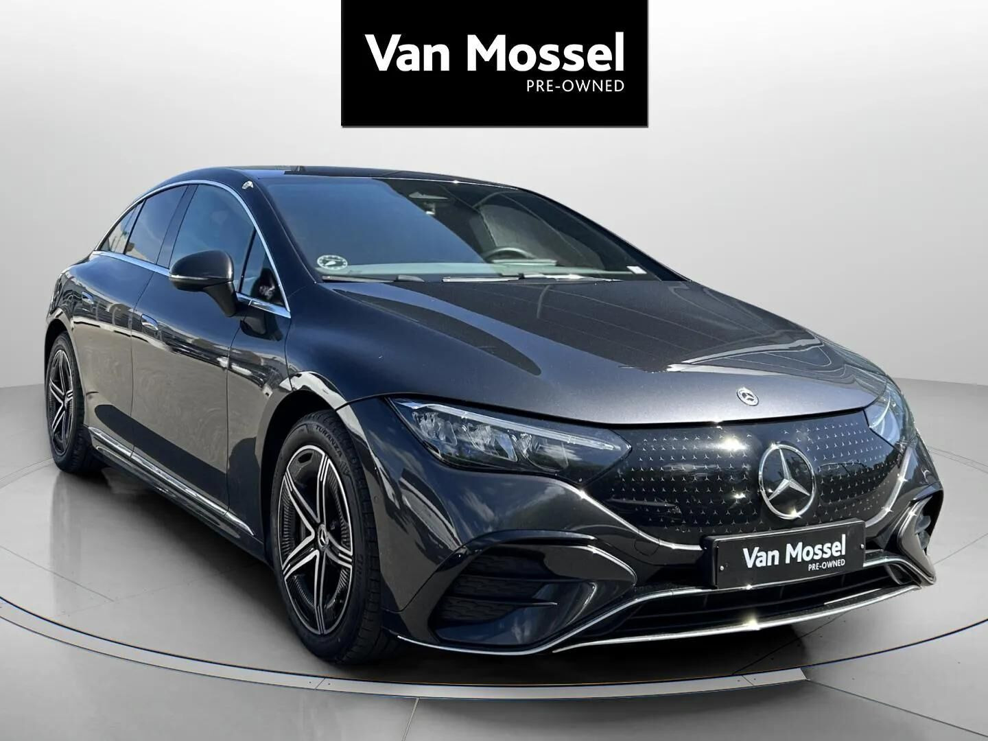 Grå Mercedes EQE 350 fra 2024