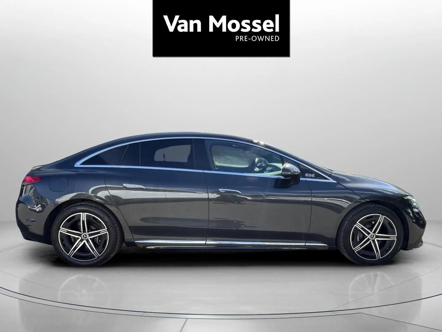 Grå Mercedes EQE 350 fra 2024