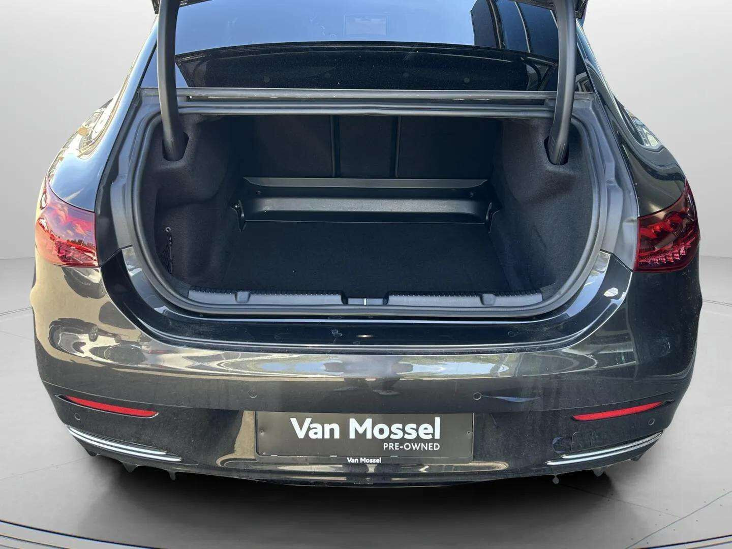 Grå Mercedes EQE 350 fra 2024