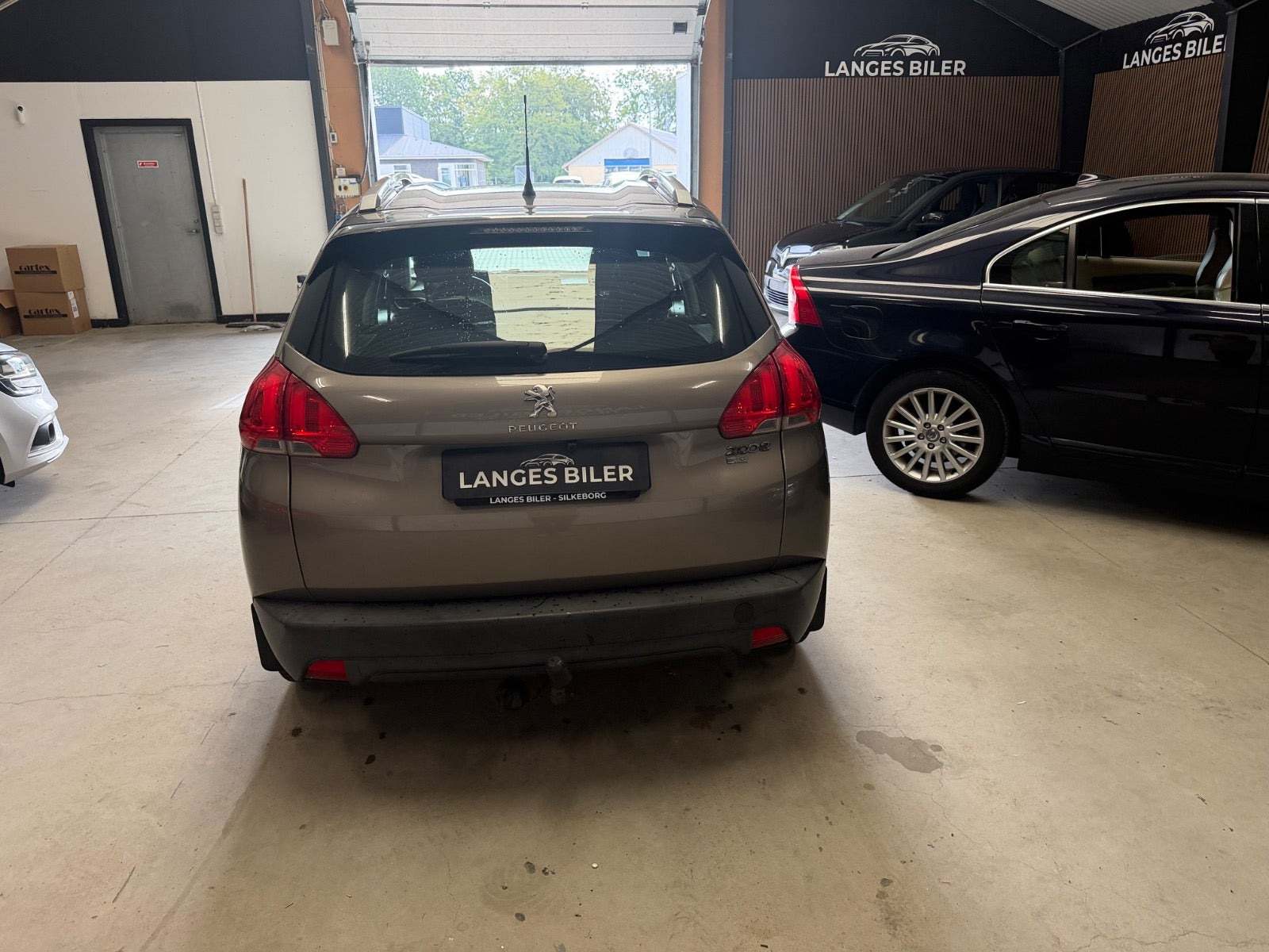Grå Peugeot 2008 fra 2014