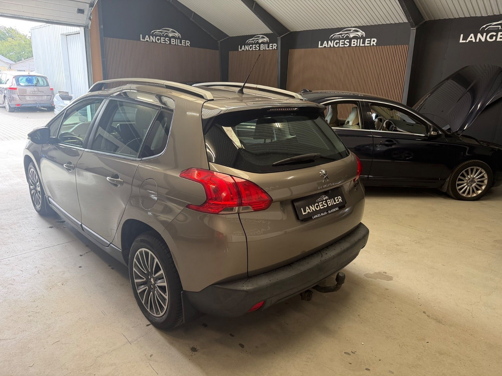Grå Peugeot 2008 fra 2014
