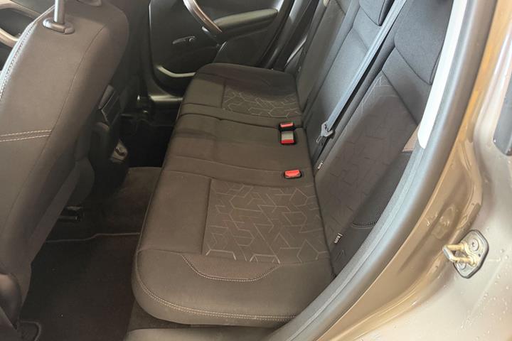Grå Peugeot 2008 fra 2014