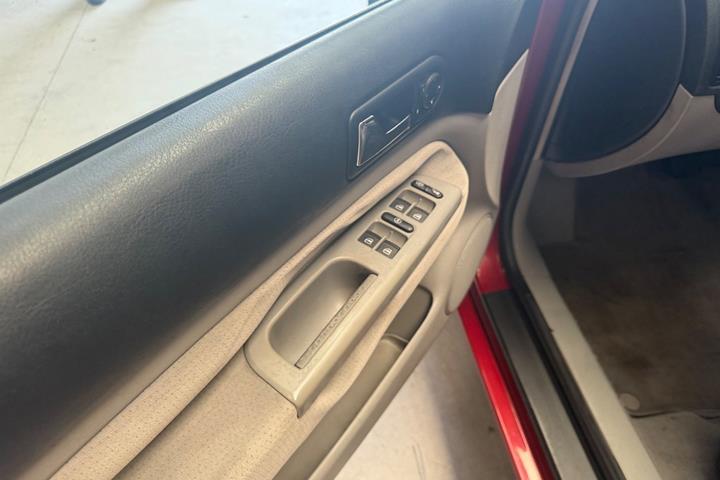 Grå VW Golf IV fra 1998