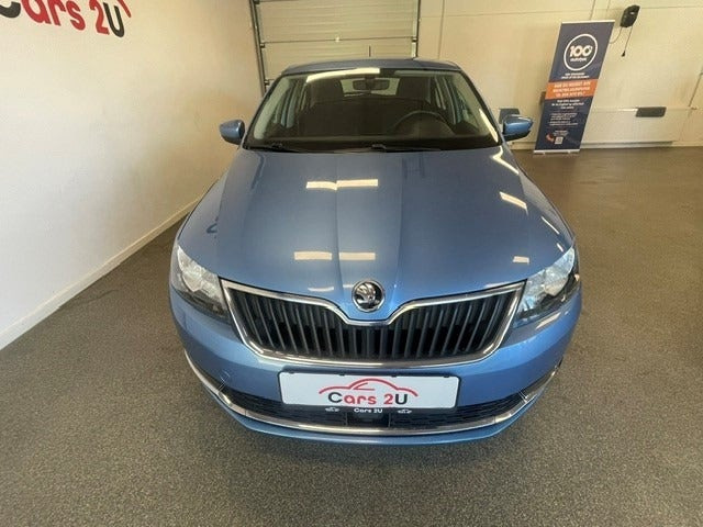 Blå Skoda Rapid fra 2019