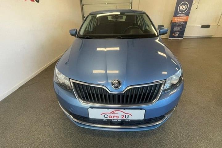 Blå Skoda Rapid fra 2019
