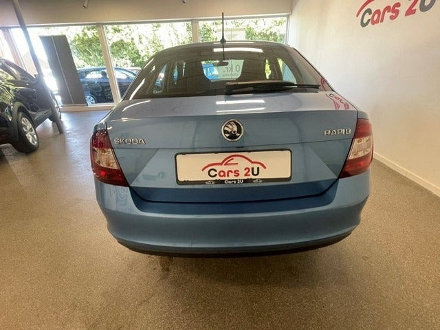 Blå Skoda Rapid fra 2019