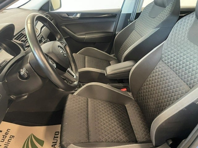 Blå Skoda Rapid fra 2019