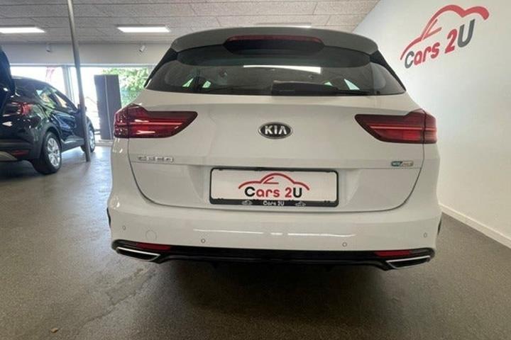 Hvid Kia Ceed fra 2021