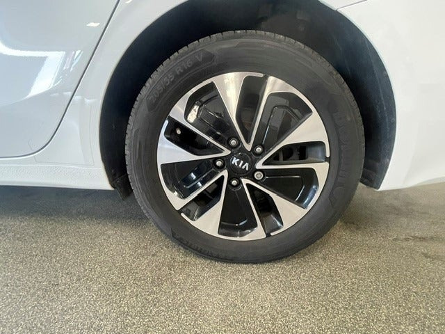 Hvid Kia Ceed fra 2021