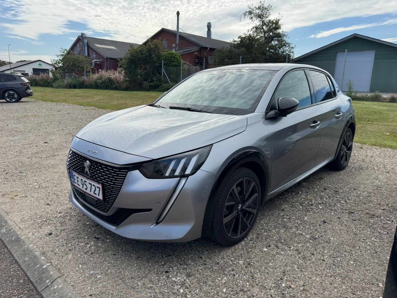 Sølv Peugeot e-208 fra 2023