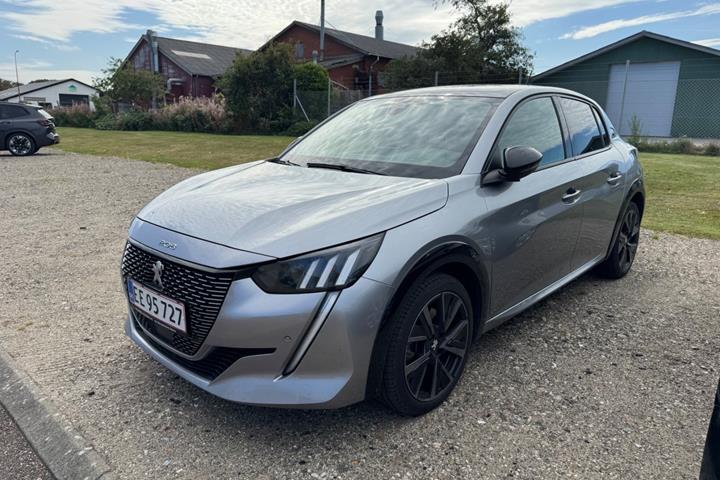 Sølv Peugeot e-208 fra 2023
