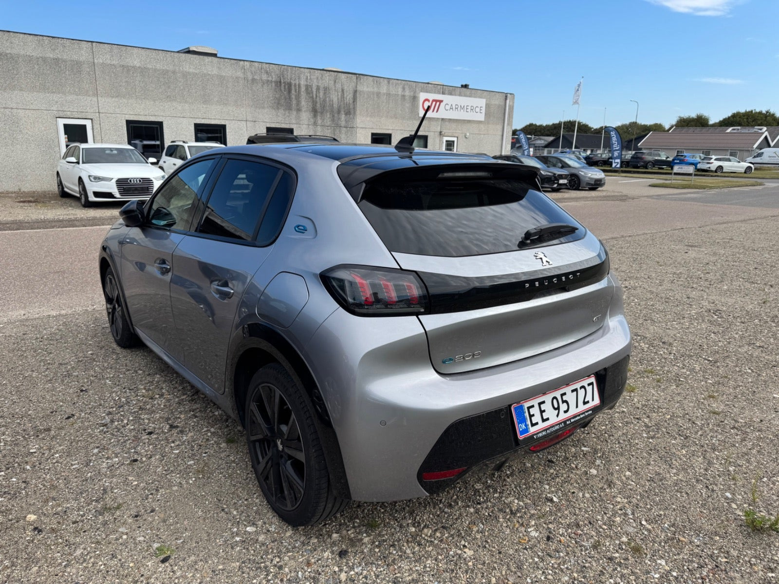 Sølv Peugeot e-208 fra 2023