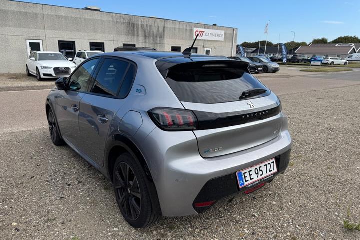 Sølv Peugeot e-208 fra 2023