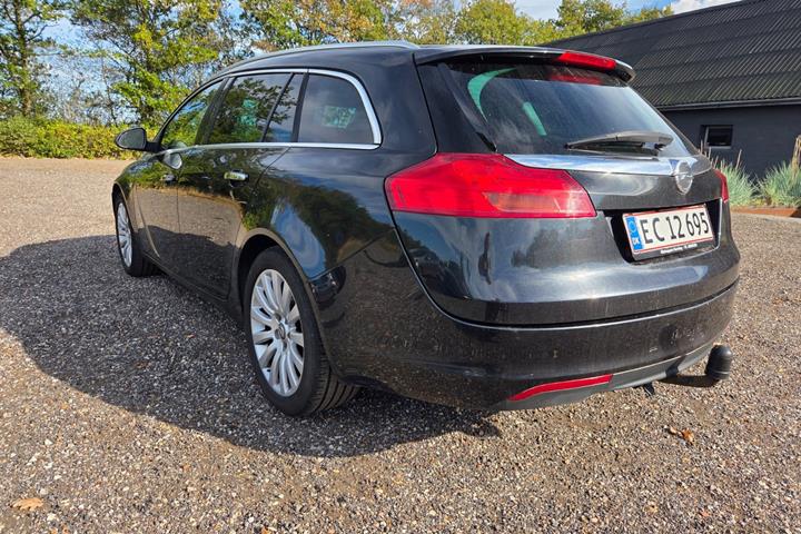 Sort Opel Insignia fra 2011