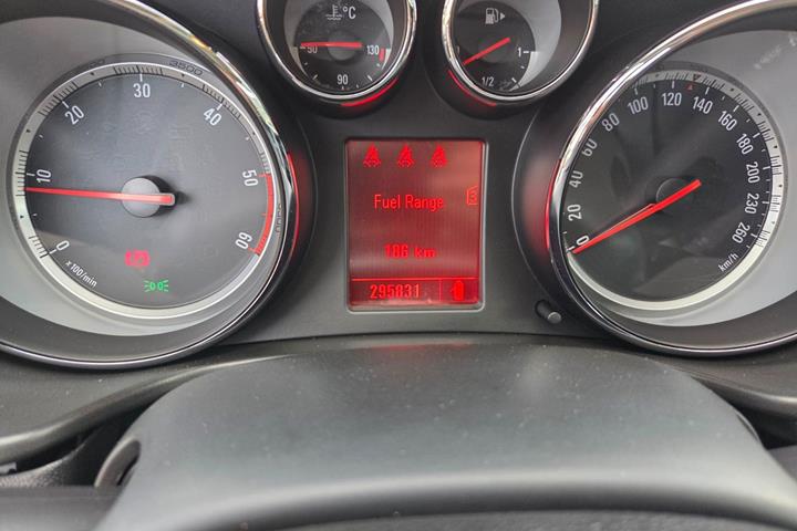 Sort Opel Insignia fra 2011