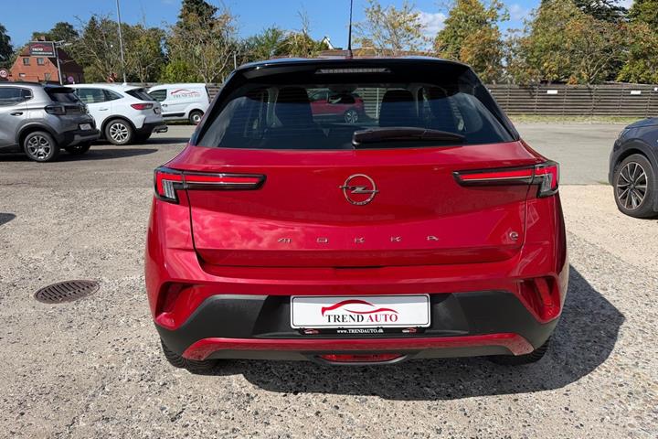 Rød Opel Mokka-e fra 2021