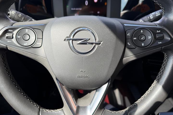 Rød Opel Mokka-e fra 2021