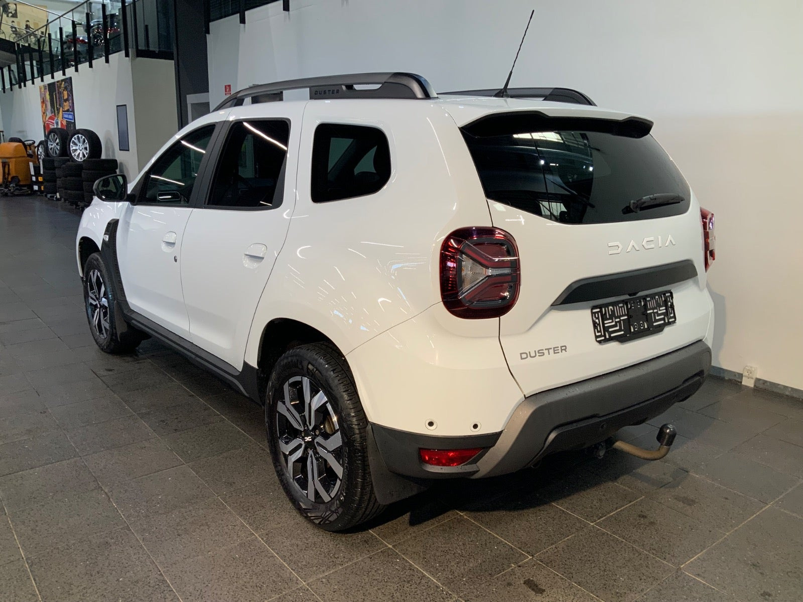 Hvid Dacia Duster fra 2023