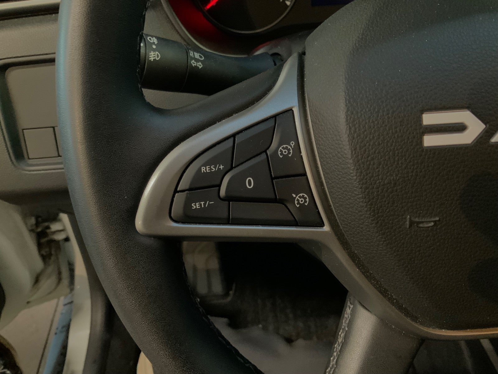 Hvid Dacia Duster fra 2023