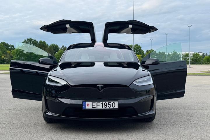 Sort Tesla Model X fra 2023
