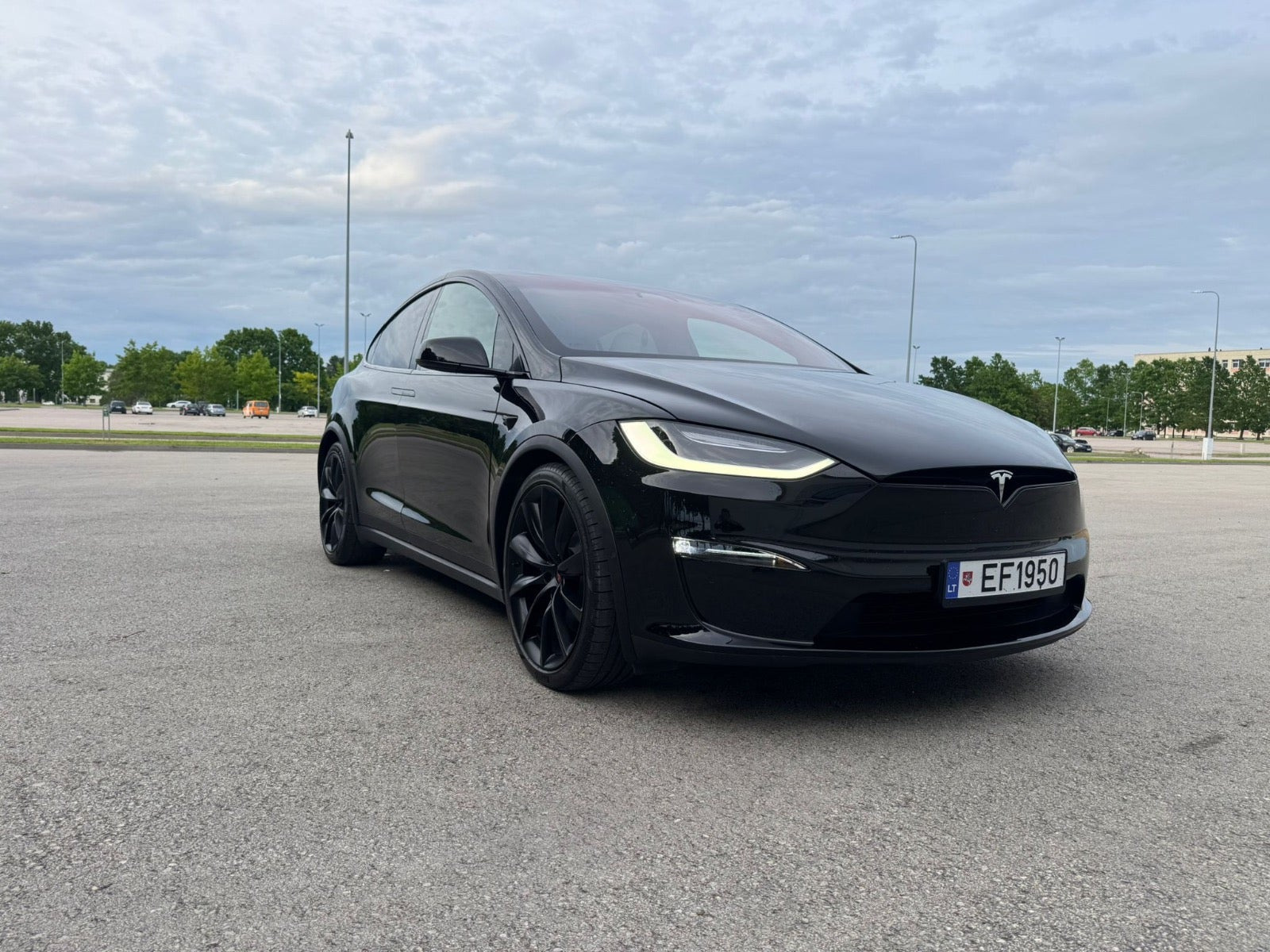 Sort Tesla Model X fra 2023