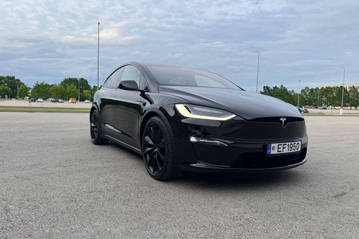 Sort Tesla Model X fra 2023