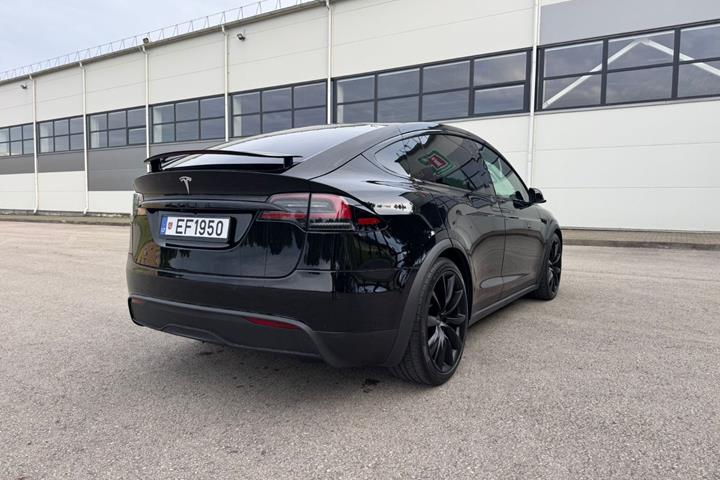 Sort Tesla Model X fra 2023