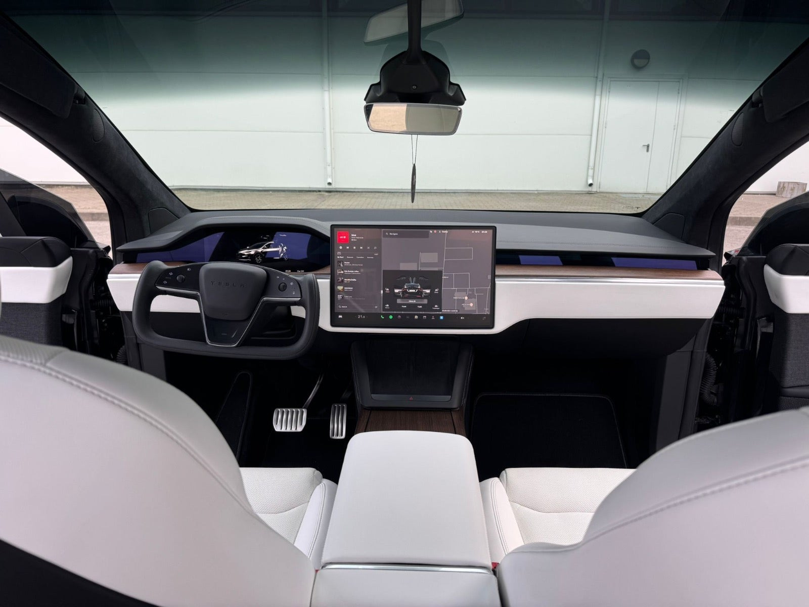 Sort Tesla Model X fra 2023