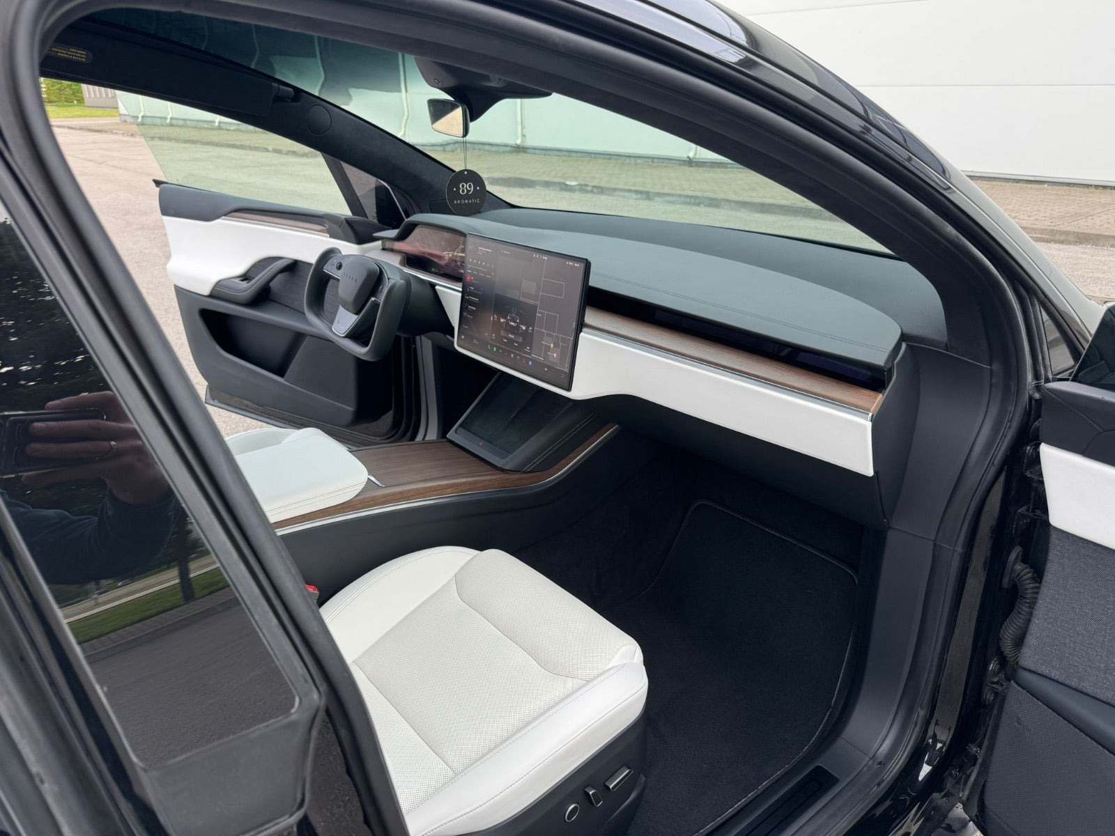 Sort Tesla Model X fra 2023