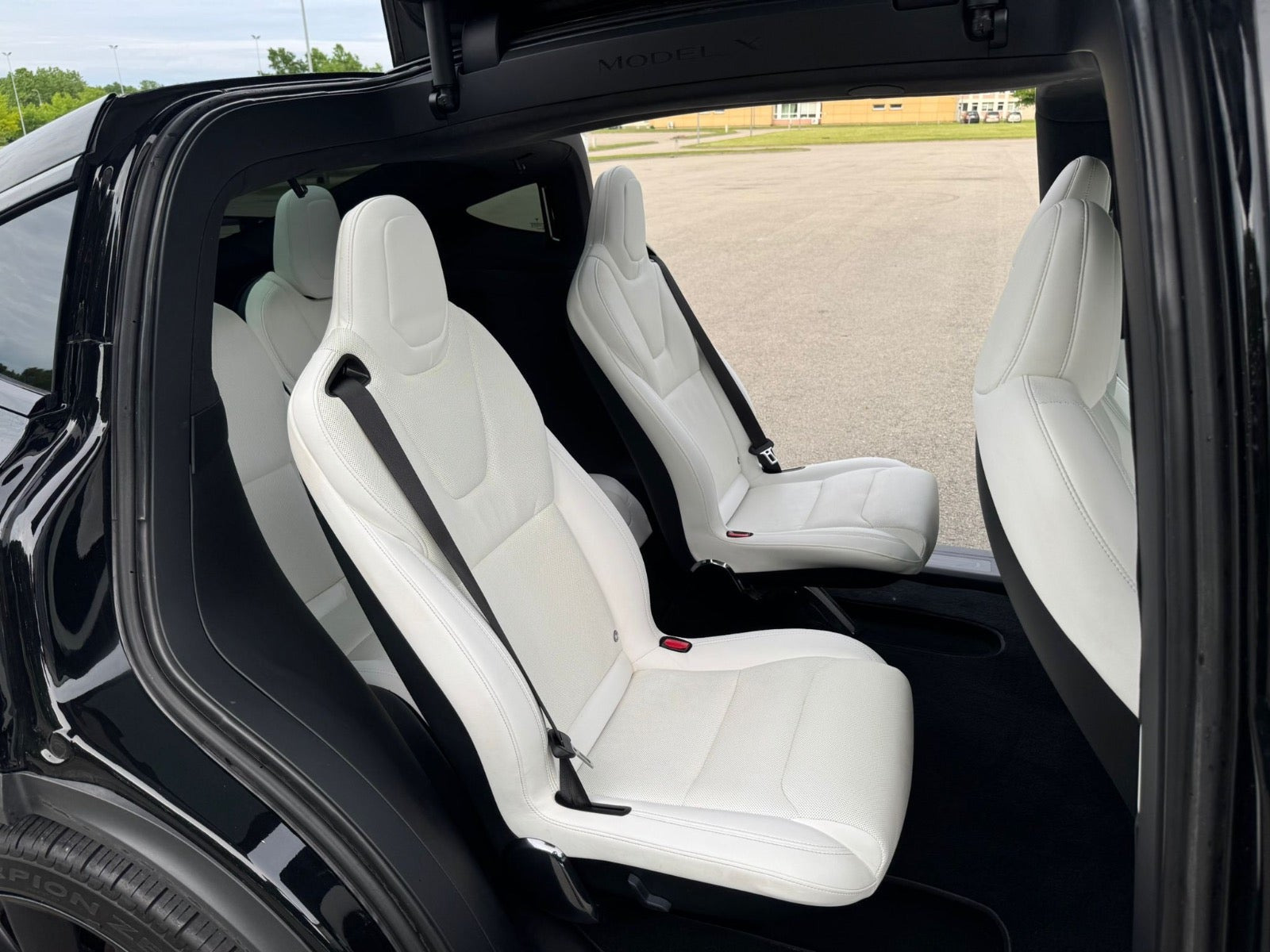 Sort Tesla Model X fra 2023