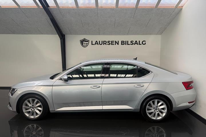 Sølv Skoda Superb fra 2020