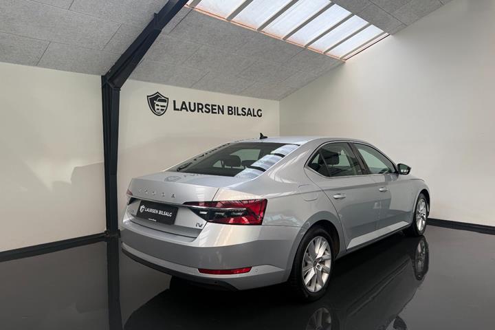 Sølv Skoda Superb fra 2020