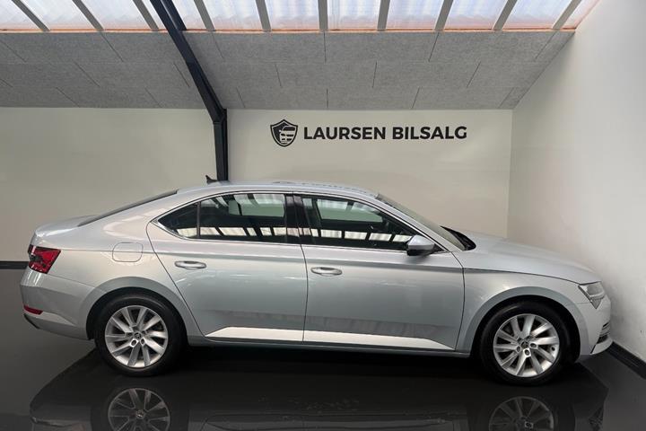 Sølv Skoda Superb fra 2020